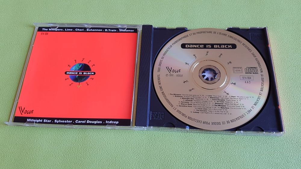 DANCE IS BLACK CD et vinyles