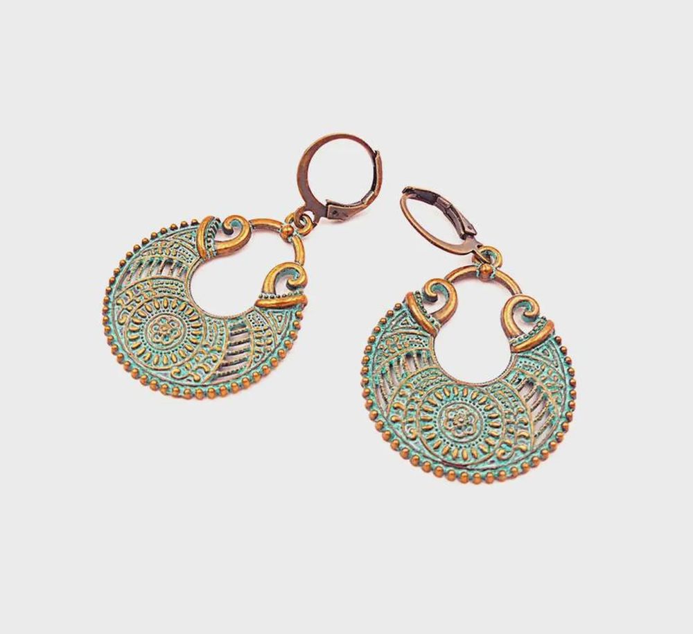 Boucles d'oreilles pendantes, m&eacute;tal cuivr&eacute; patin&eacute; Bijoux et montres