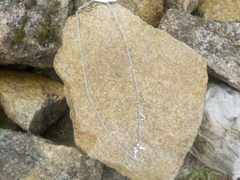 COLLIER FINE CHAINETTE AVEC COEUR ET DECOUPE ELECTROCARDIOGR 3 Bubry (56)