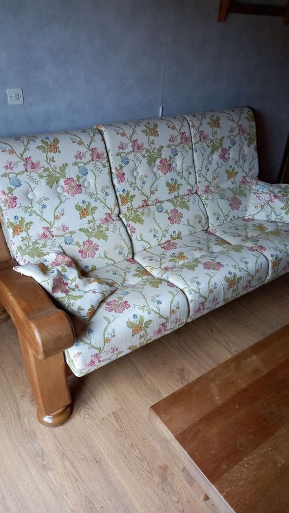 Canap&eacute; et ces deux fauteuils Meubles