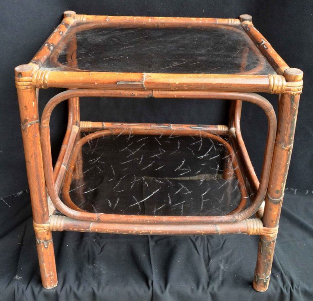 Petite table en rotin Meubles