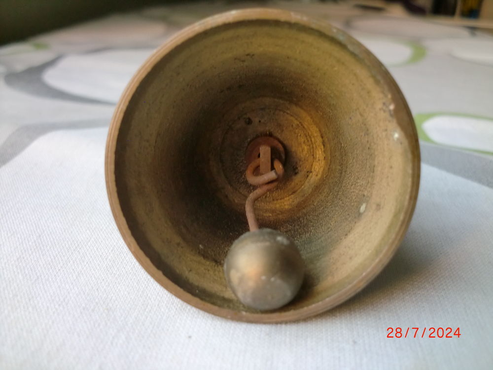 petite cloche en bronze ou laiton 