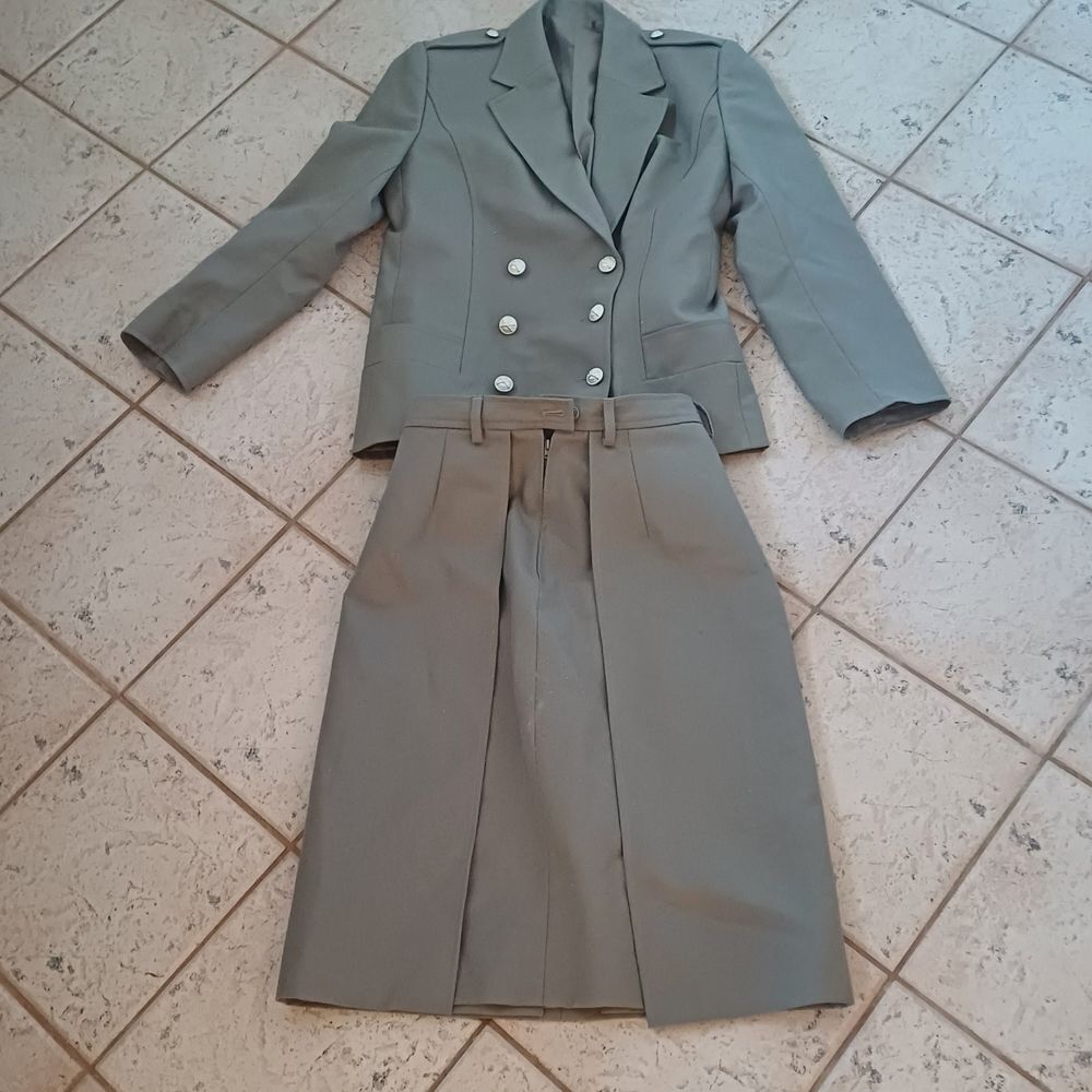 Tenue militaire femme 