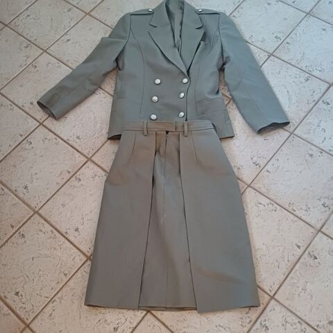 Tenue militaire femme 70 Rethel (08)