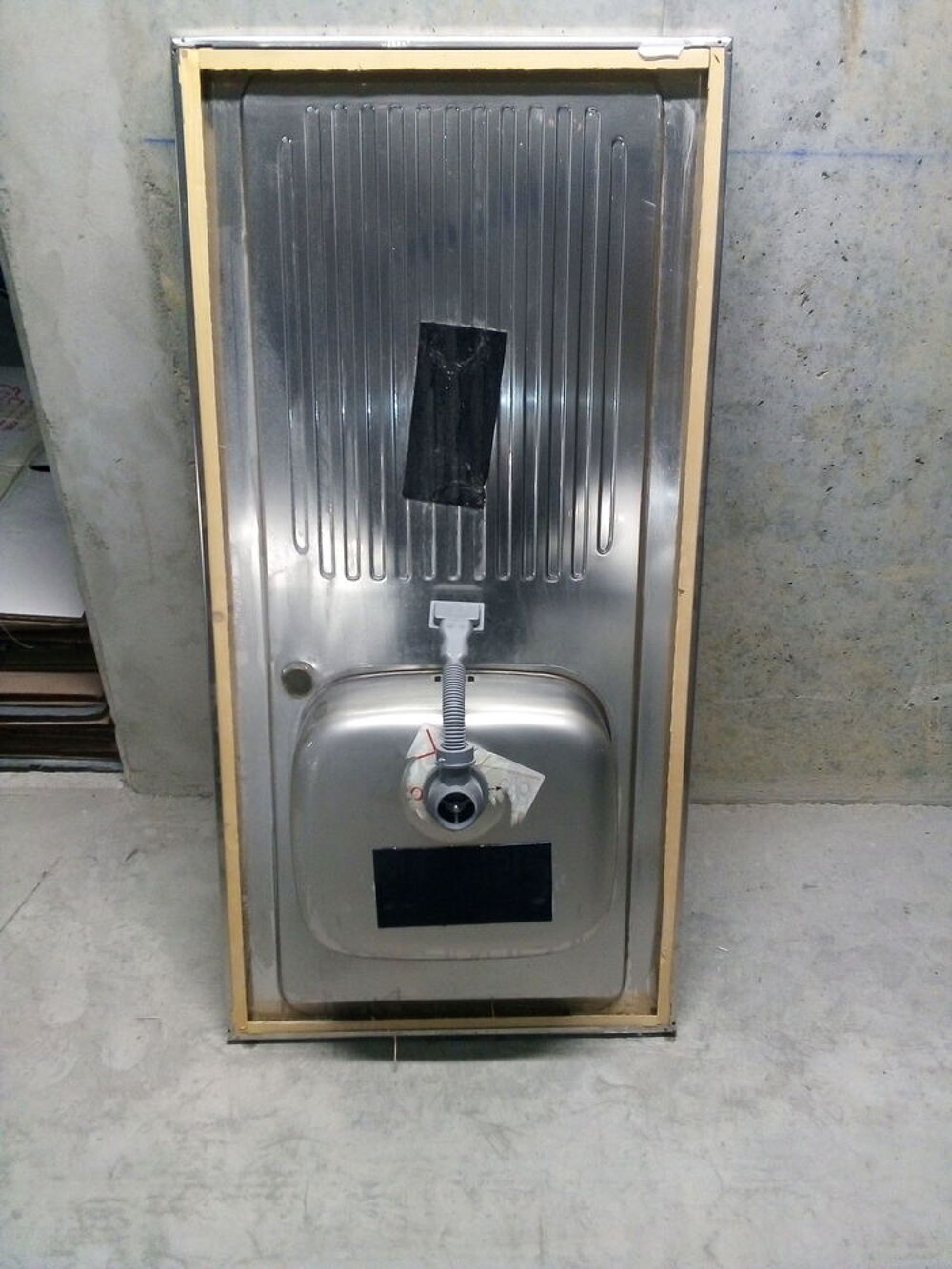 Grand &eacute;vier de cuisine neuf en inox 120 / 60. Meubles