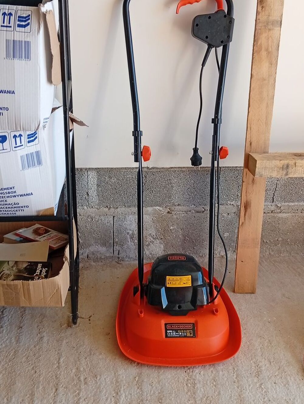 tondeuse sur coussin d'air black et decker 30 euros Bricolage