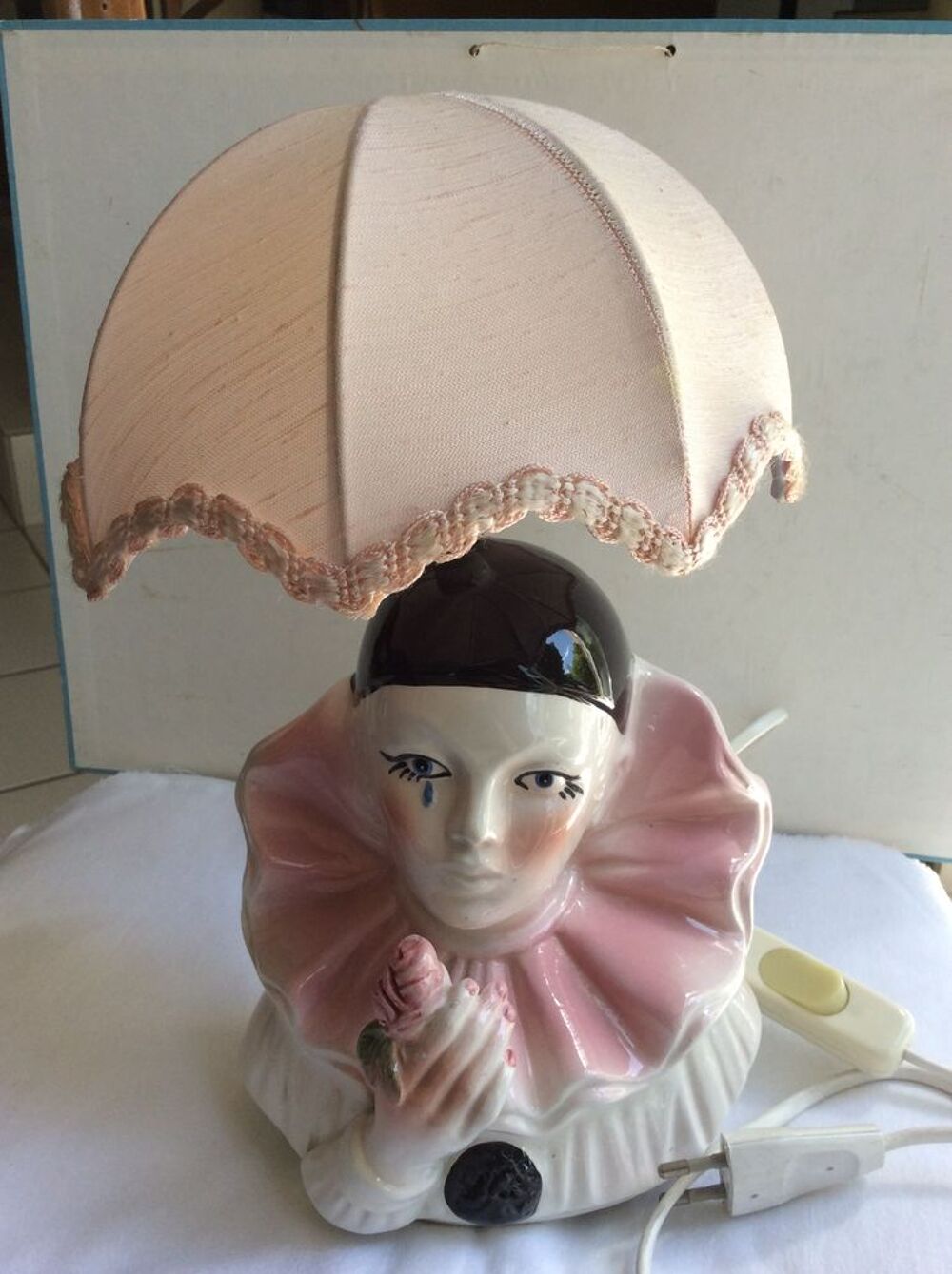 Veilleuse chambre enfant c&eacute;ramique Pierrot &agrave; la rose Décoration