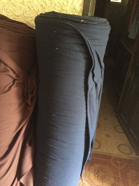 polaire 1€
Rouge
Bleu marine 
Marron
Largeur 160 cm
0 Ézanville (95)