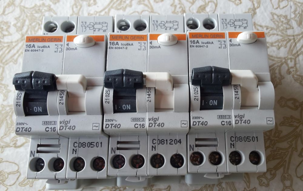 Disjoncteur diff&eacute;rentiel Merlin G&eacute;rin 16A 30ml- 6 en stock. Bricolage