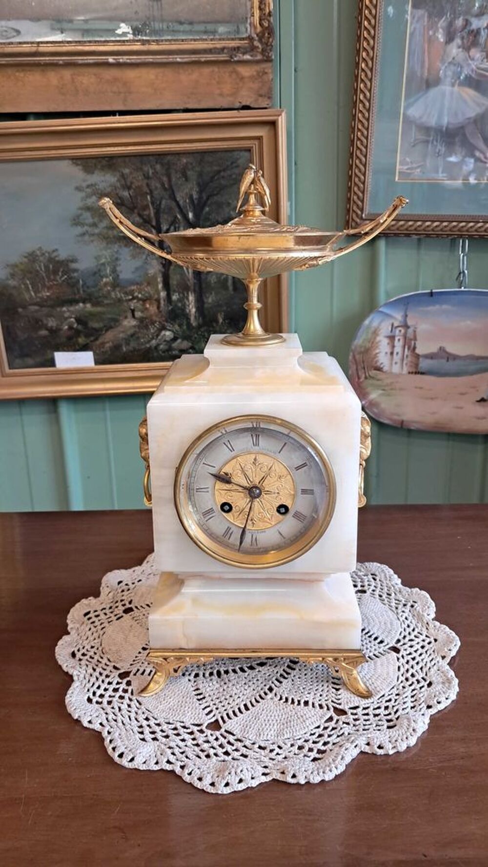 Pendule borne ancienne, onyx et bronze dor&eacute; Décoration