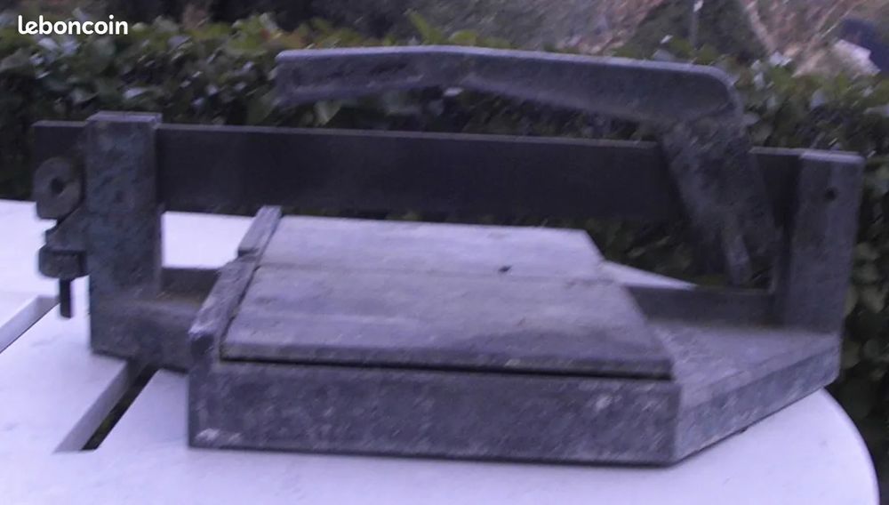 Coupe carreaux &agrave; mains (carrelette) - Marque Sigma. Bricolage