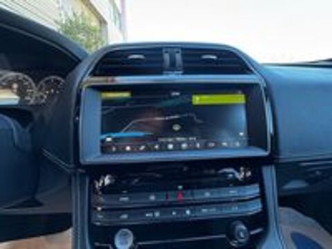 F-PACE F-Pace 2.0 D - 180 ch 2WD BVA8 R-Sport 2017 occasion 84290 Sainte-C&eacute;cile-les-Vignes