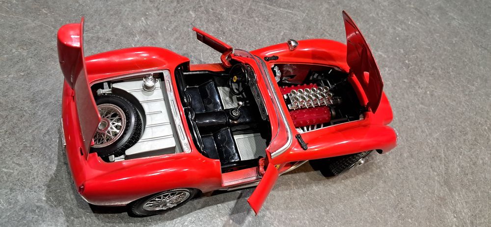 N&deg;328 - Ferrari 250 Testa Rossa Burago 1/18 Jeux / jouets