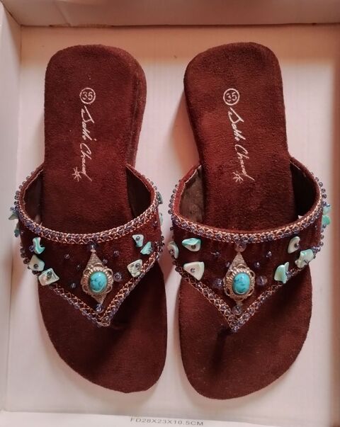 Tongs pour femme en velours marron avec pierres 15 Villejuif (94)