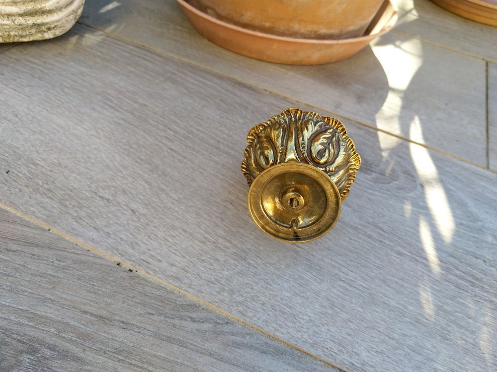 Boule en cuivre pomme de pin
Décoration