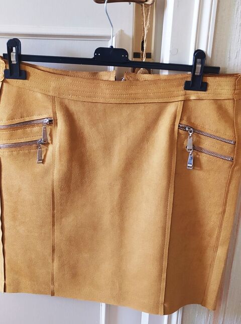 Jupe droite jaune moutarde fa�on daim neuve 15 Coutras (33)