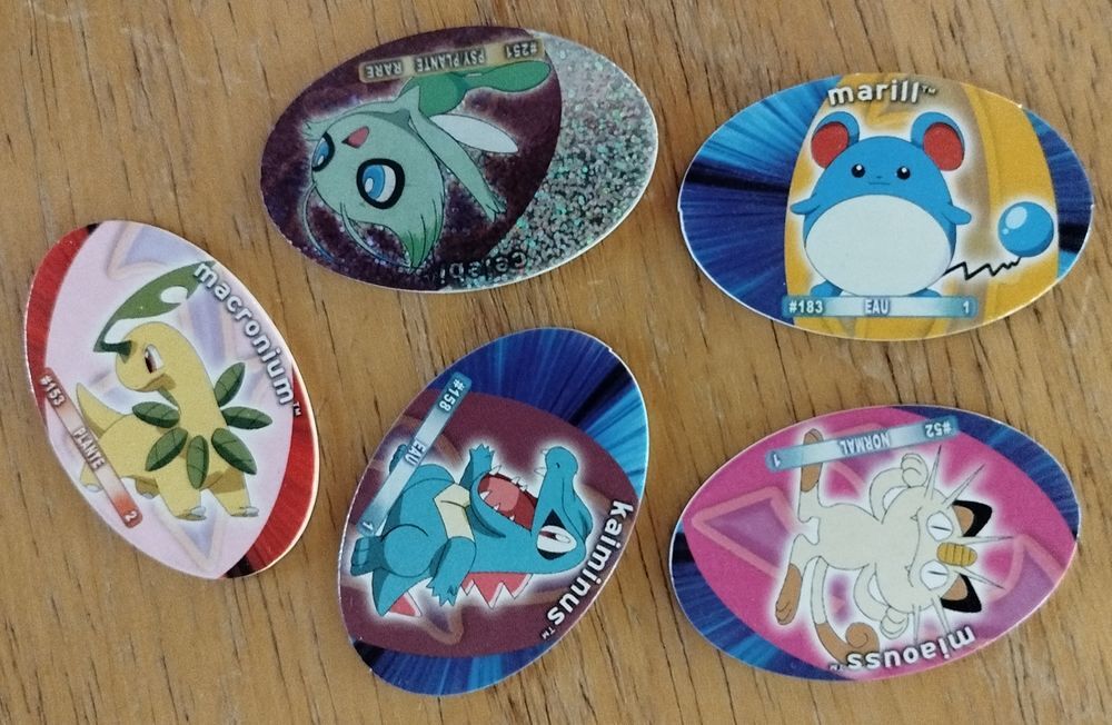 5 kraks Pok&eacute;mon, 5 pogs et 2 jetons 