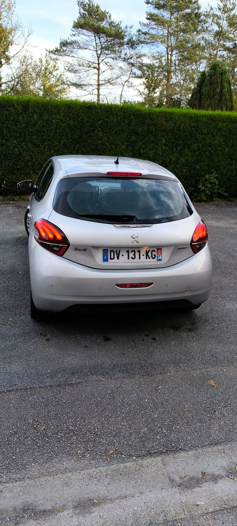 Peugeot 208 1.6 BlueHDi 100ch S&S BVM5 Allure