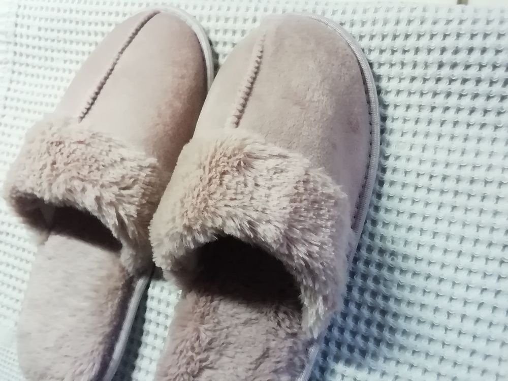 Chaussons fourr&eacute;s neufs 38 /39 rose Chaussures