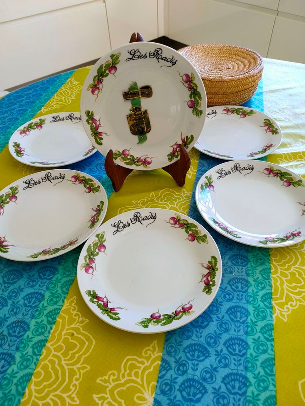 Assiettes avec coffret en osier
5 ensembles diff&eacute;rents Cuisine