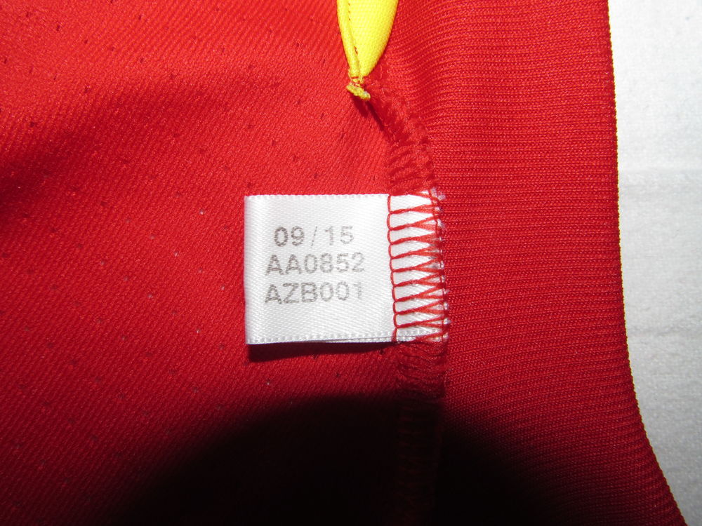 Maillot Adidas Espagne 2016 (manches longues, avec d&eacute;faut) V�tements