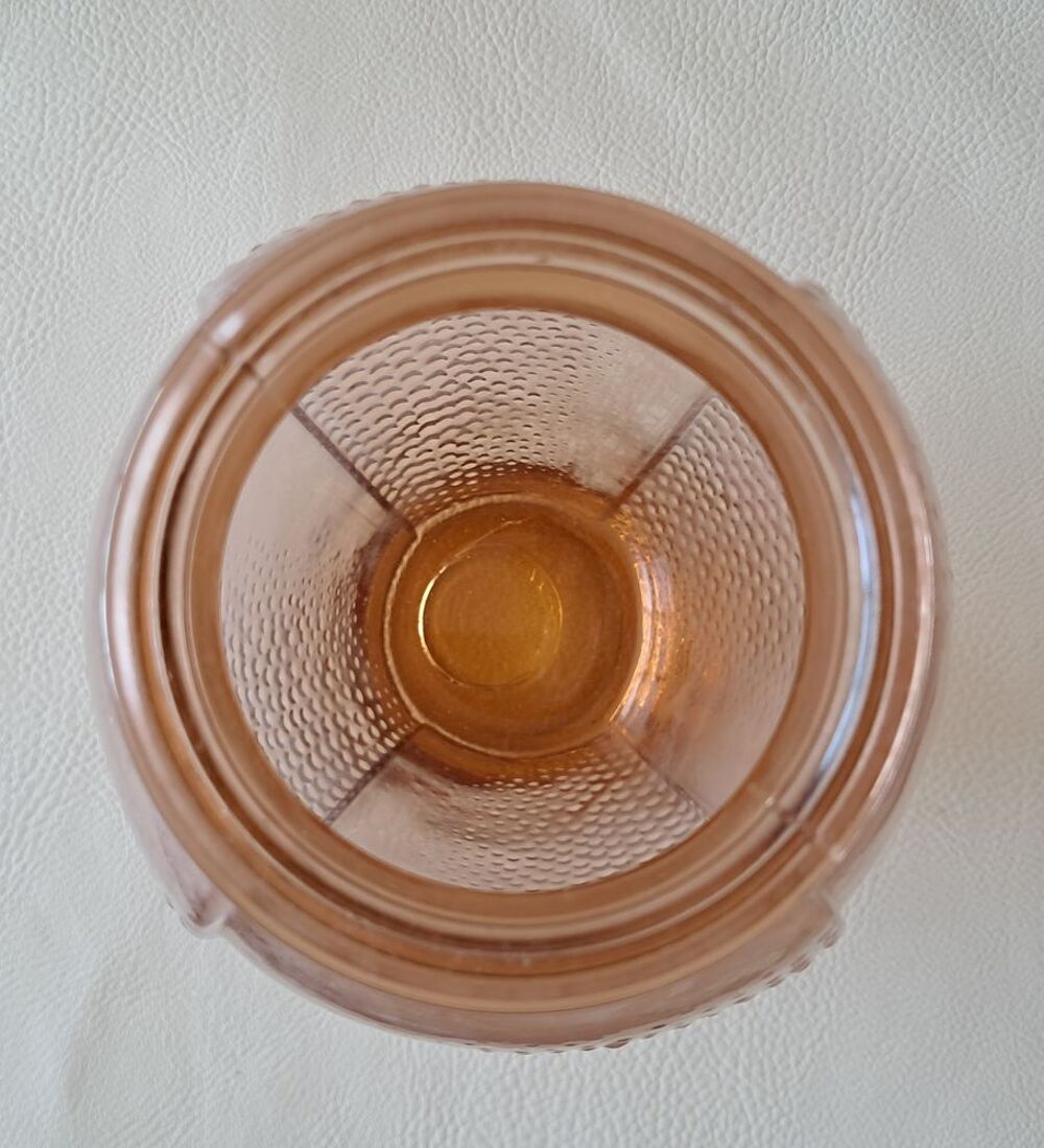 vase en verre moul&eacute; couleur rose avec reflets ambr&eacute; Décoration