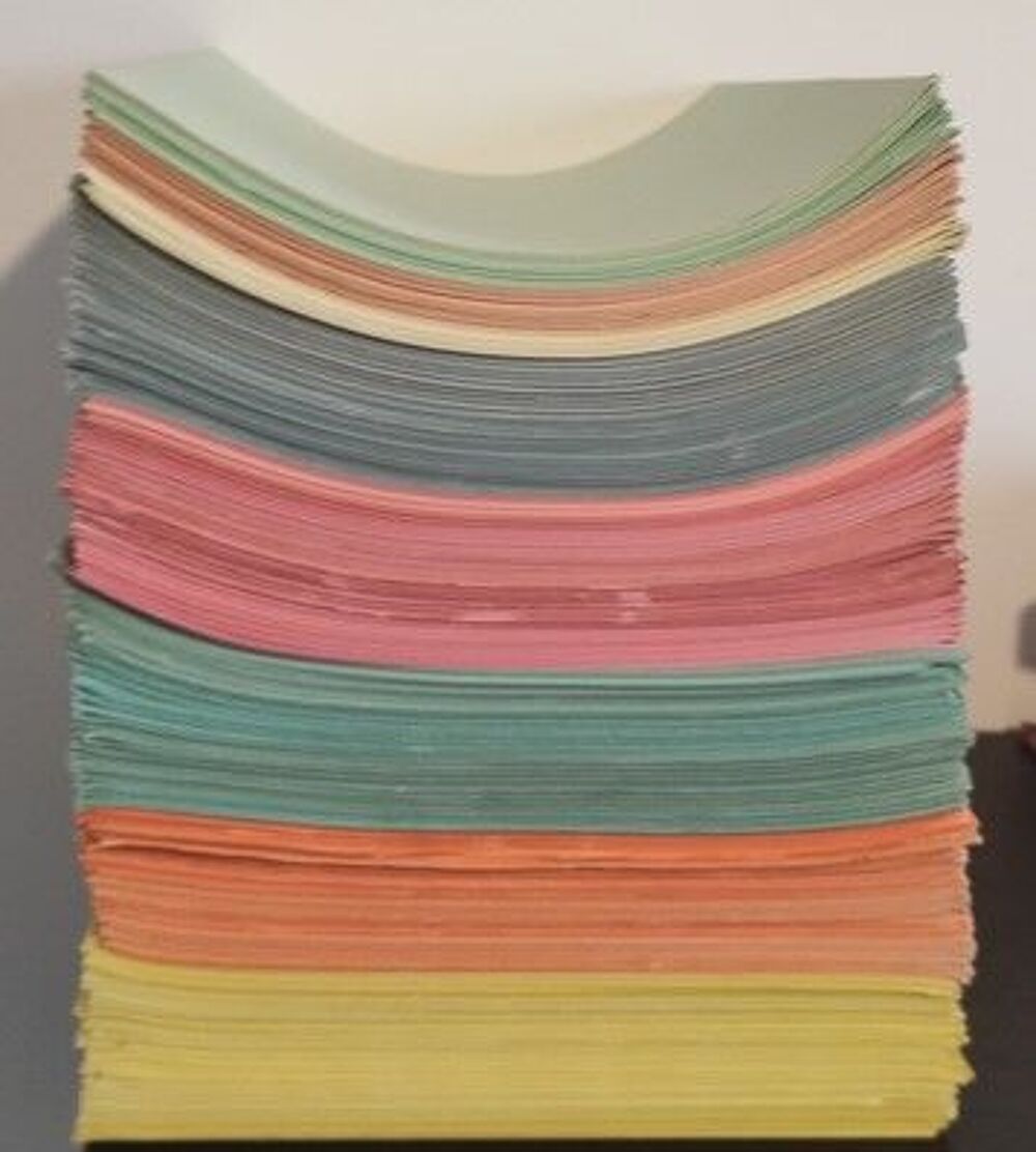 Chemises papier pour dossiers en diff&eacute;rentes couleurs Matriel informatique