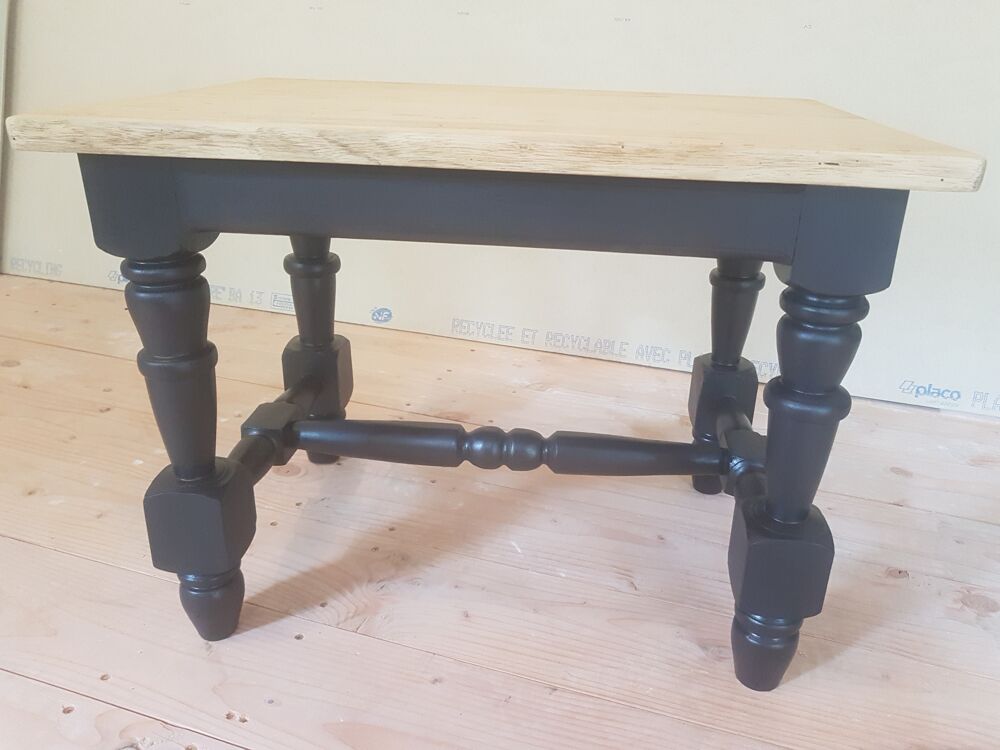 Table d'appoint relook&eacute;e Meubles