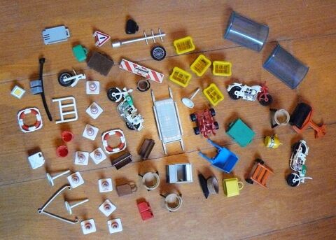 Lot d'accessoires Playmobil vintage : Motos, plots, diable.. 15 Argenteuil (95)