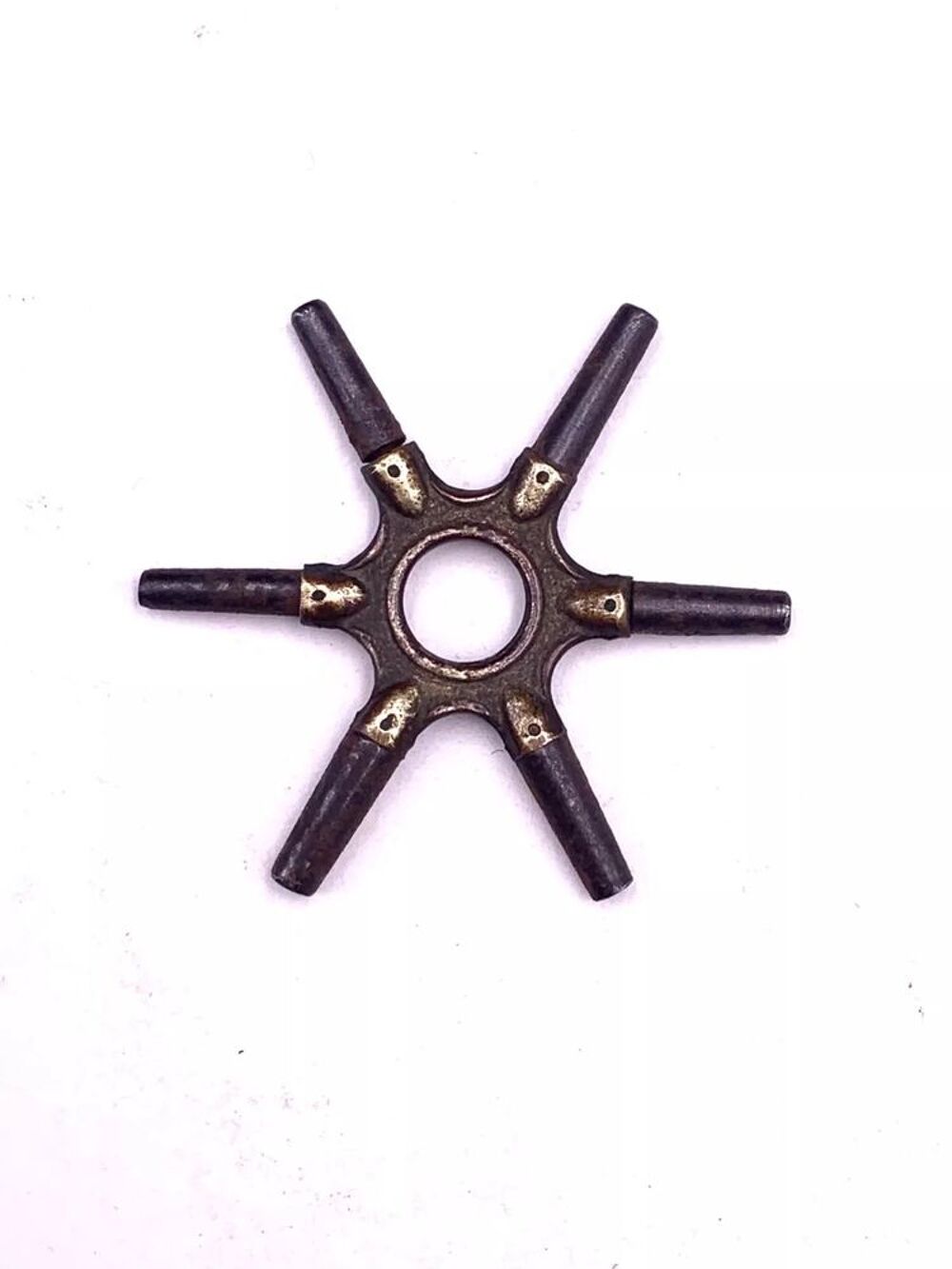 Ancienne cl&eacute; multiple en &eacute;toile pour montres de gousset 