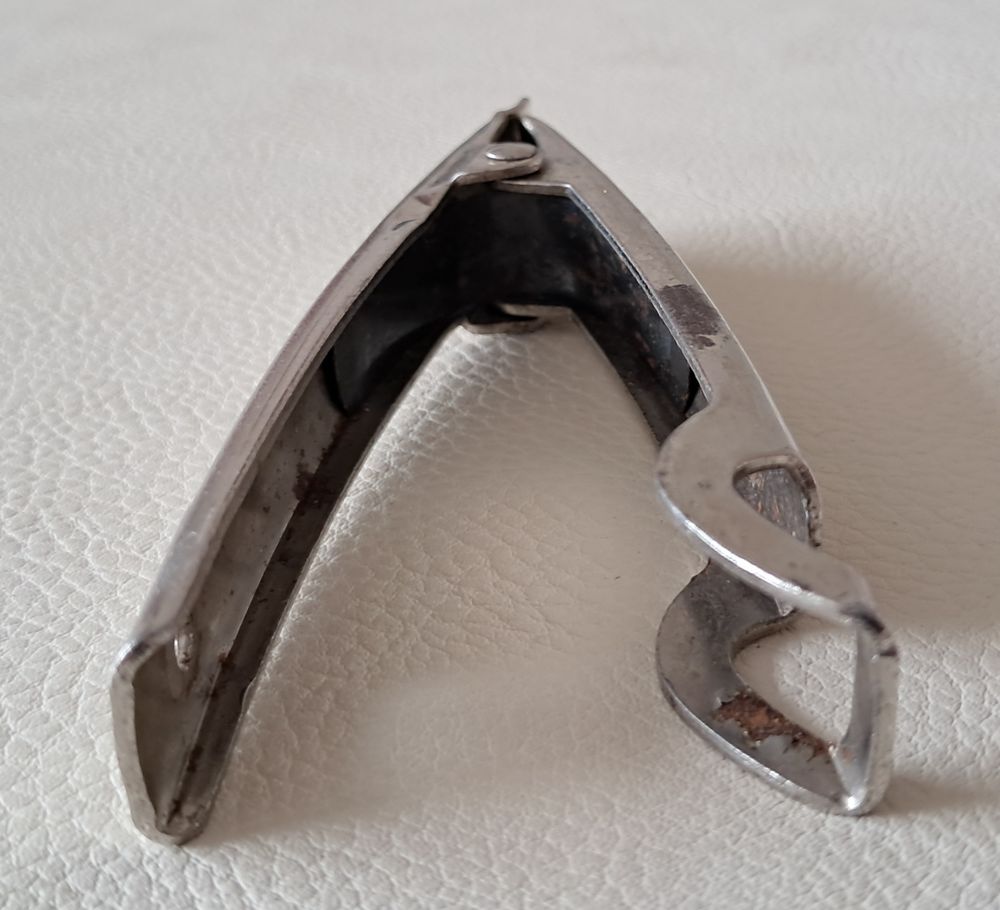 ouvre bouteille d&eacute;capsuleur &agrave; pincer vintage foley 