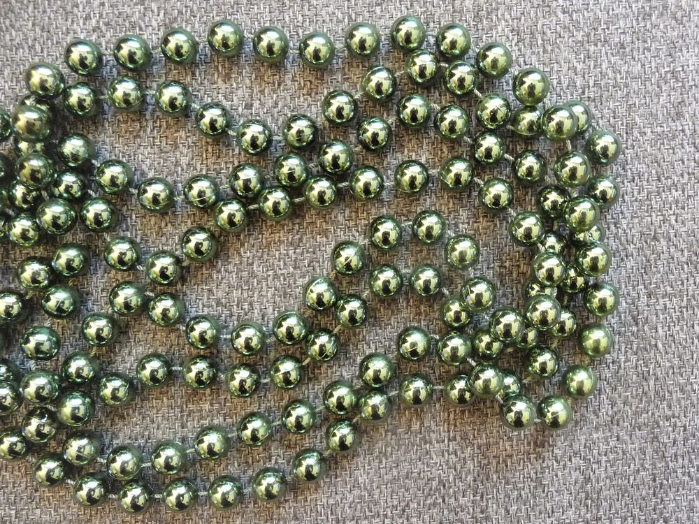 Collier/ Sautoir en Perles en Plastique Rondes Vert Brillant Bijoux et montres