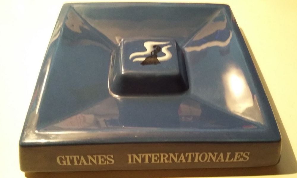 Grand cendrier publicitaire : Gitanes Internationales 