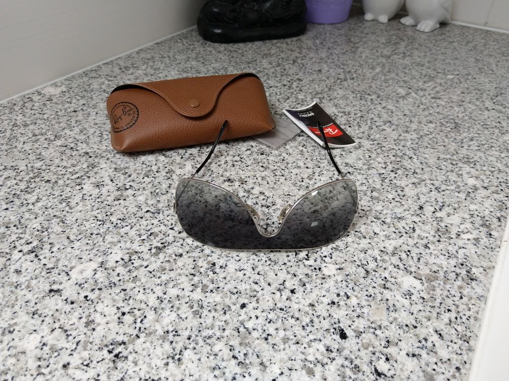 Lunettes de soleil Ray Ban
Bijoux et montres
