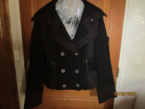 veste de la marque  ET DIEU CREA LA FEMME  style marine BB, 45 Chanteloup-en-Brie (77)