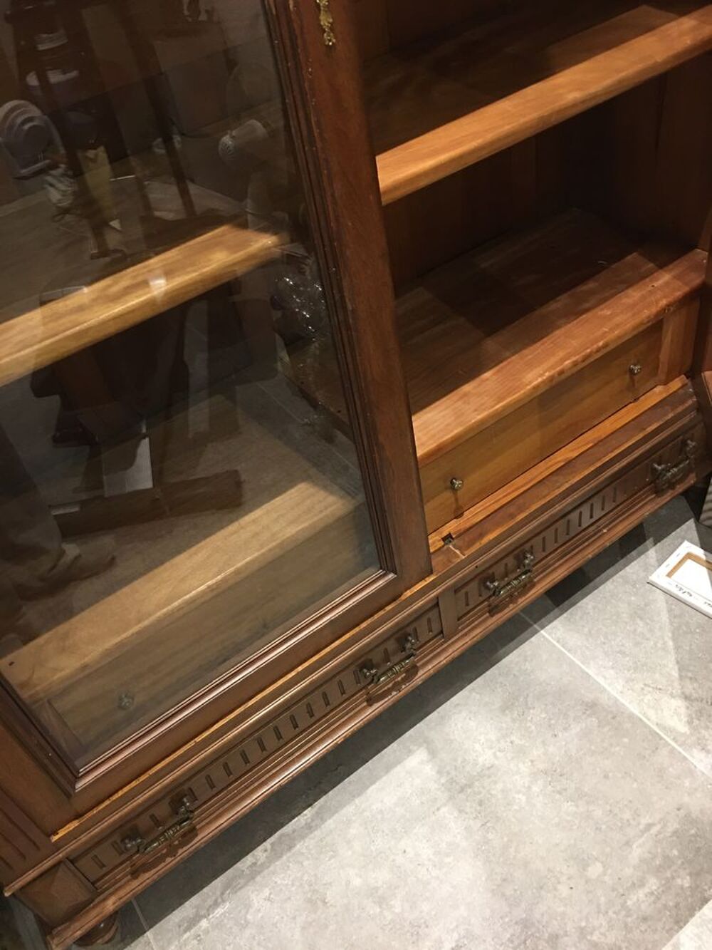 Meuble vitrine ancien, Plan-d'Aups-Sainte-Baume 83640 Meubles