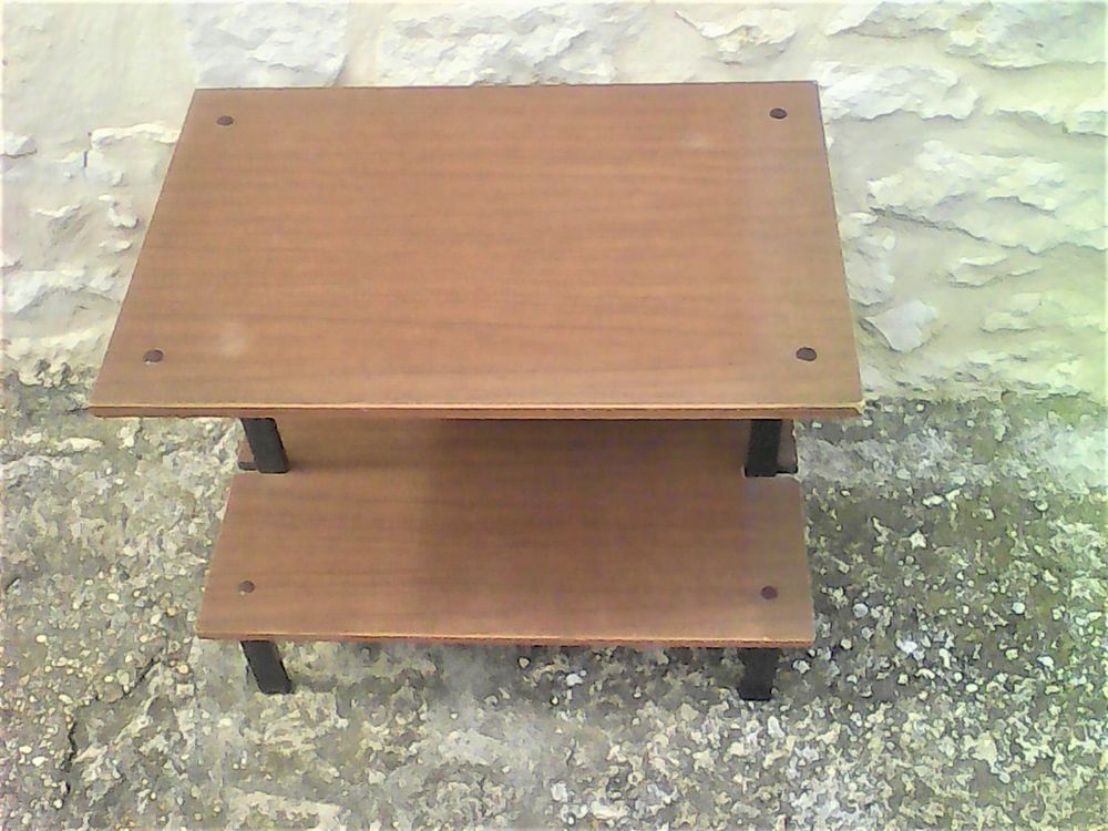 Table basse &agrave; 2 plateaux. Meubles