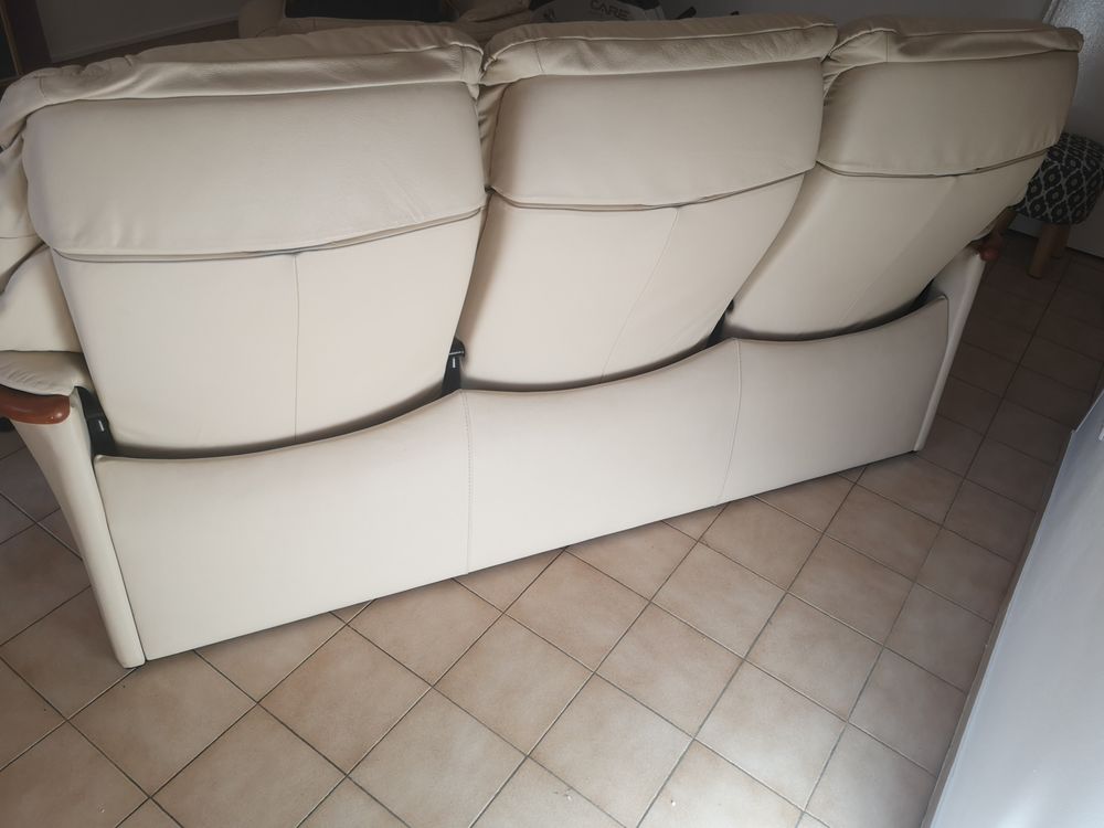 Canap&eacute; cuir Stressless 3 places couleur &eacute;cru. Meubles