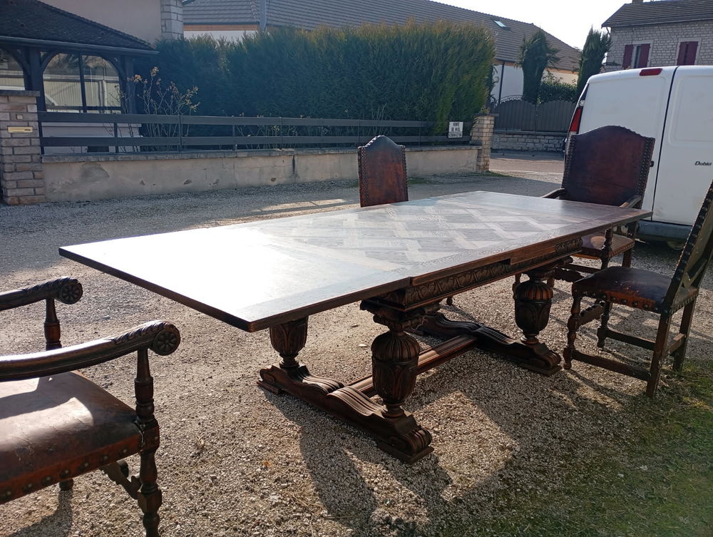 Table ancienne du ch&acirc;teau de Quincey Meubles