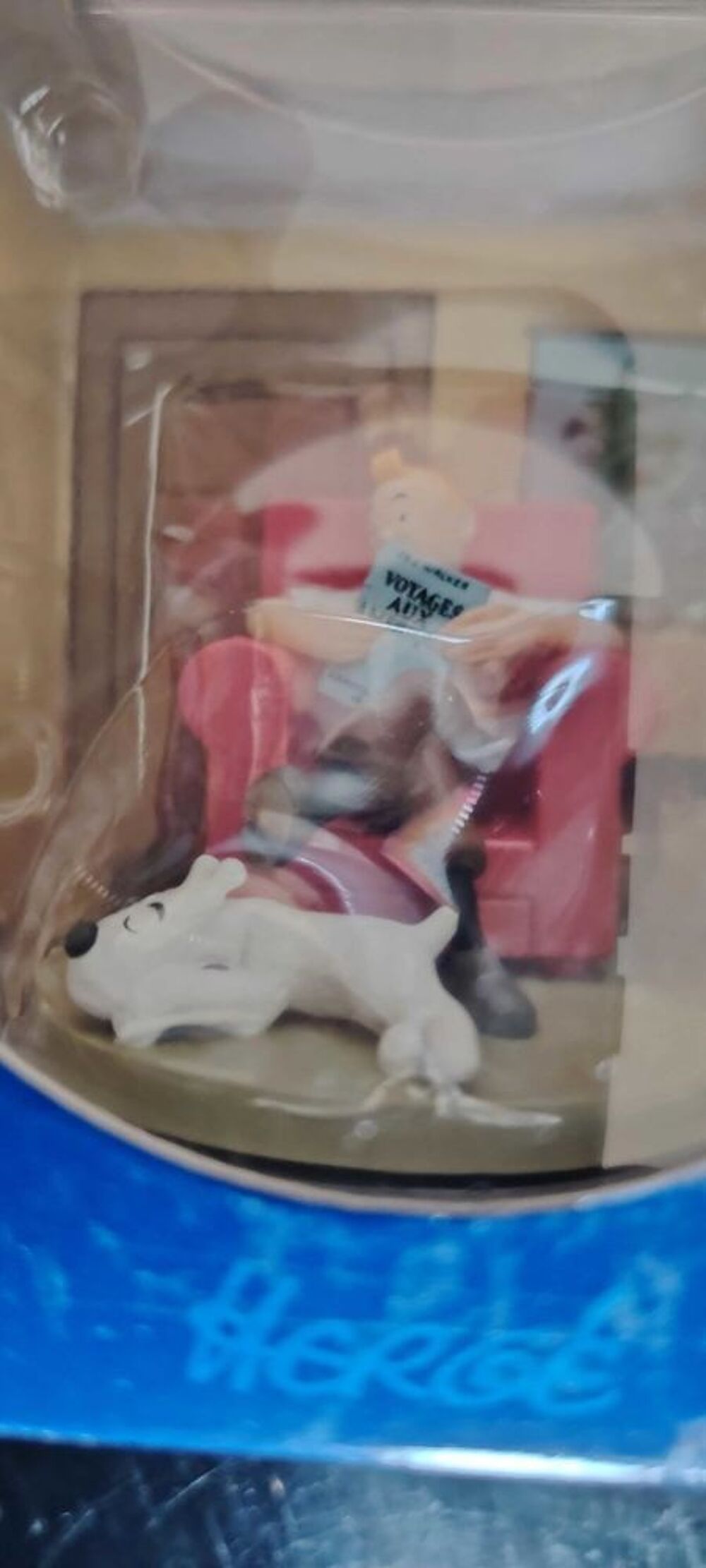 tintin et milou &agrave; la maison Fauteuil rouge en r&eacute;sine 