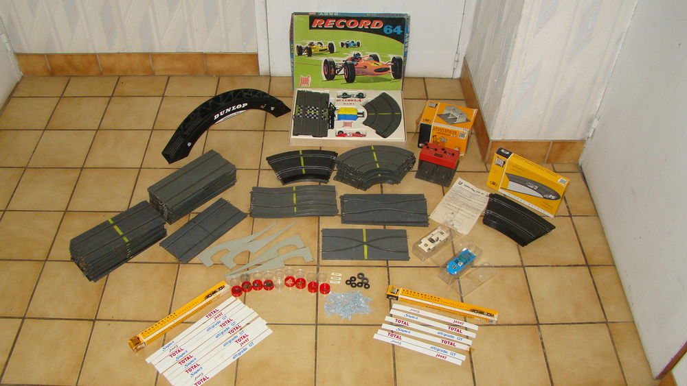 Circuit Record 64 Baby Jouef + accessoires - ann&eacute;es 1960
Jeux / jouets