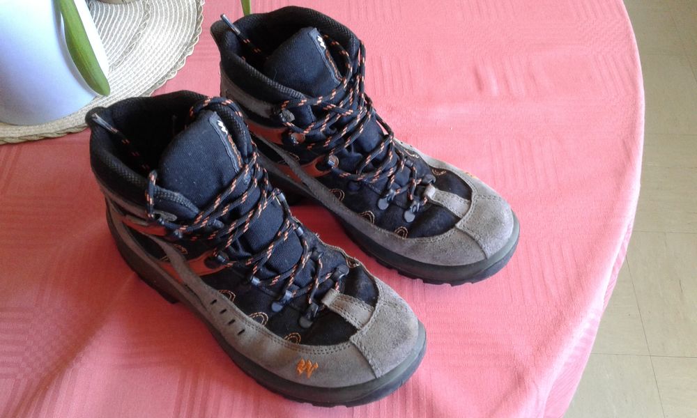 Chaussures de randonn&eacute;e taille 41. Chaussures
