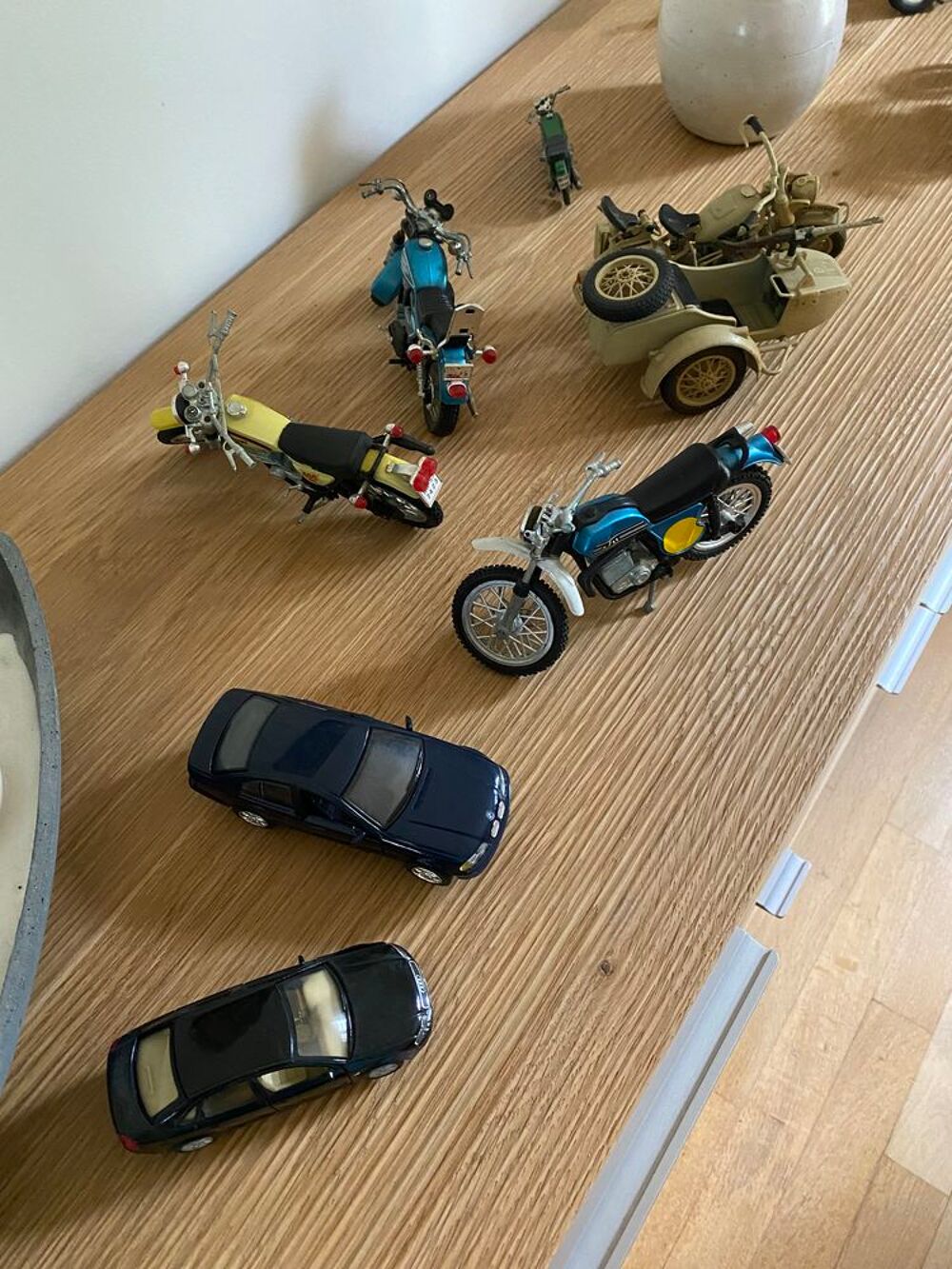 Lot de motos et voitures miniatures Jeux / jouets