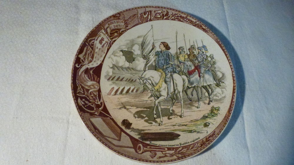 ASSIETTE DECORATIVE HISTORIQUE Jeanne d'Arc 