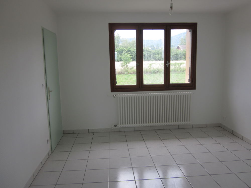 Location Appartement Appartement T3 au 1er étage d'une villa ave un garage 20 m² Saint-béron