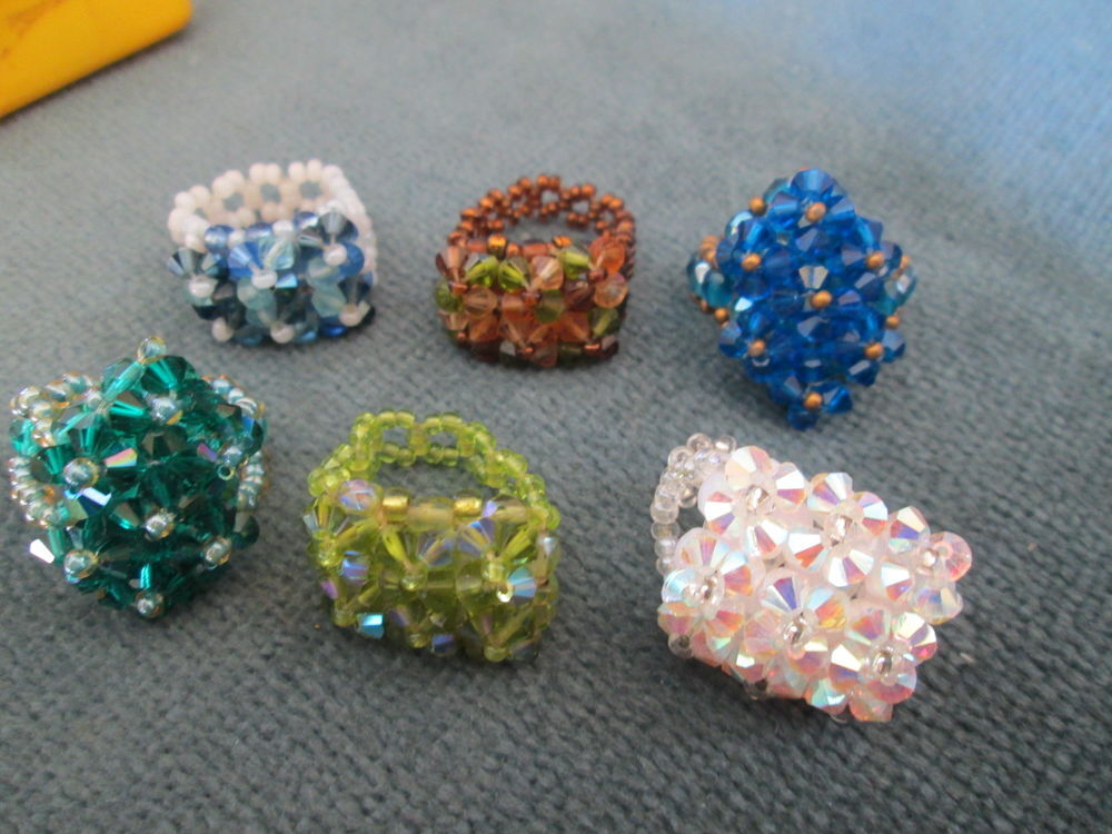 Bagues en perles color&eacute;es, taille adulte Bijoux et montres