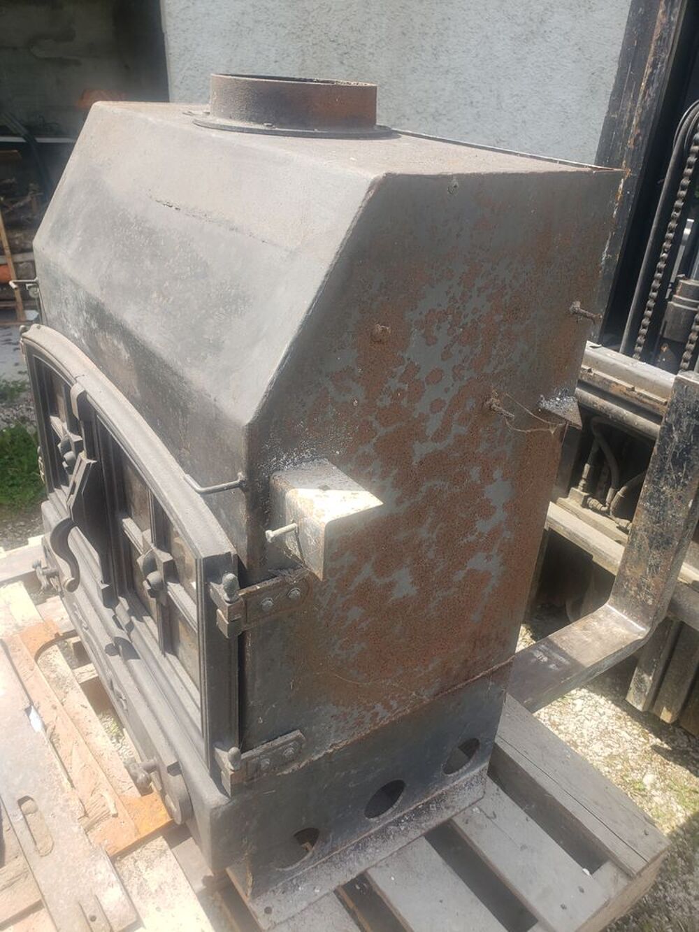 Po&ecirc;le &agrave; bois Bricolage