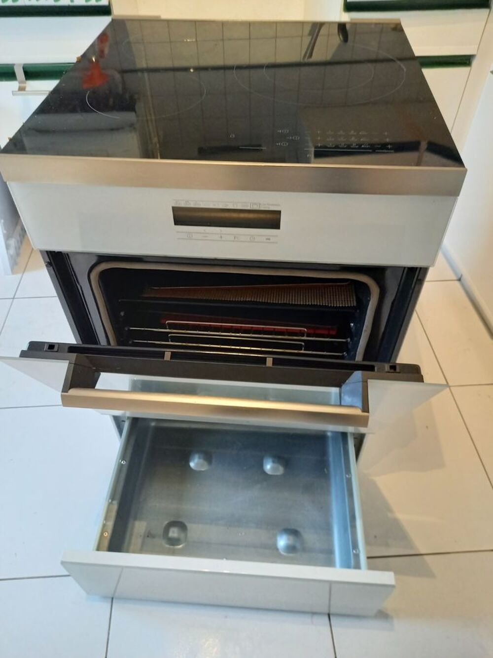 cuisini&egrave;re &eacute;lectrique plaque induction four pyrolise blanch Electroménager