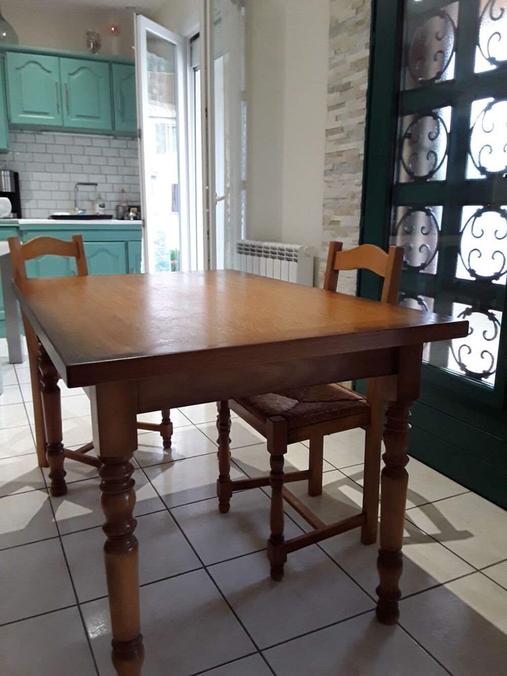 Table et 4 chaises Meubles
