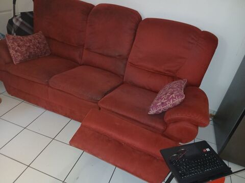 CANAPE 3 PLACES. BON ETAT ET CONFORTABLE Vernaison (69)